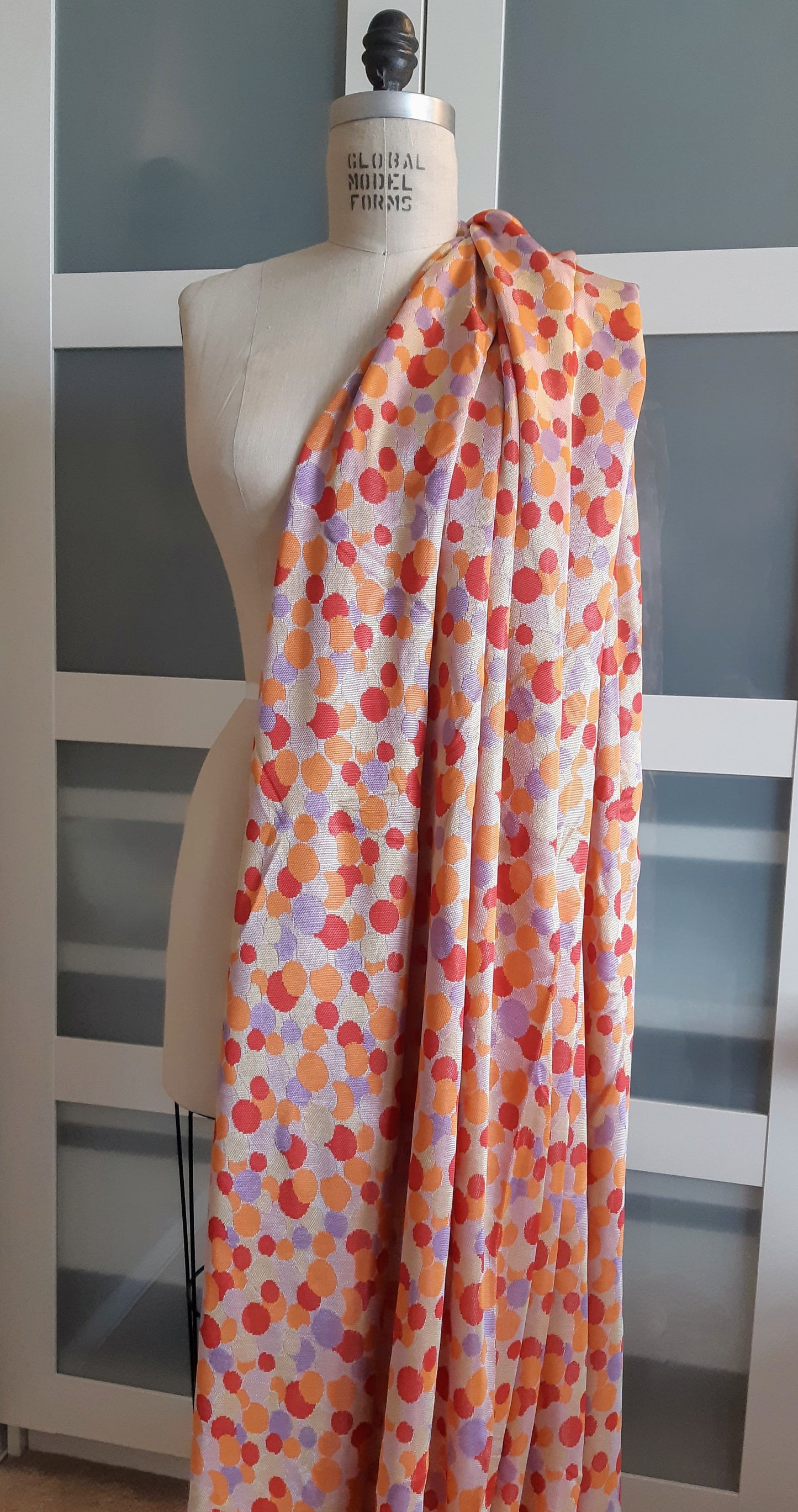 ROLLS END Jersey in Polkadot 1.75m/1.9yards